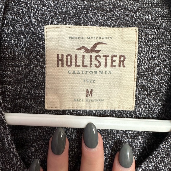 Hollister Grey Long-Sleeve - Picture 2 of 4